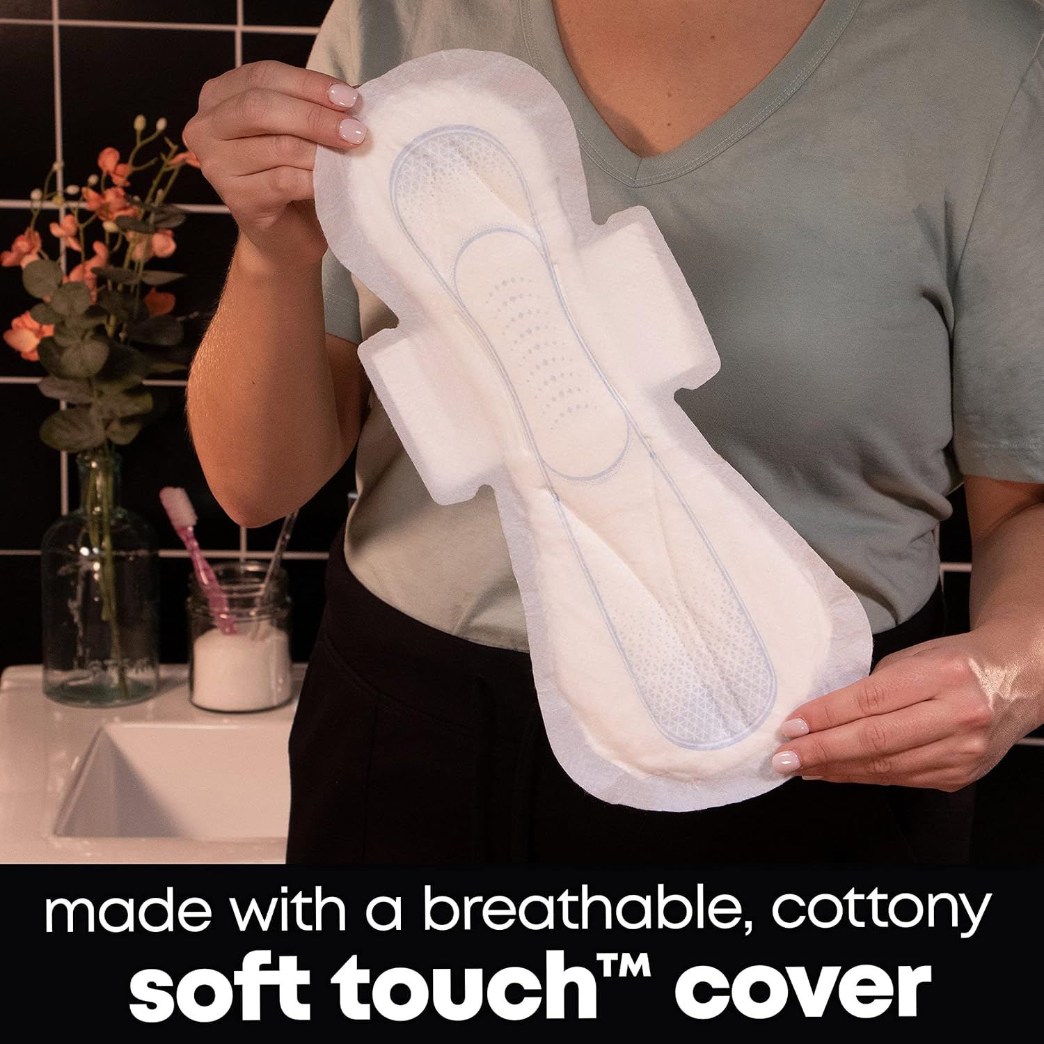 U by Kotex Clean & Secure Overnight Maxi Pads with Wings thumbnail 3